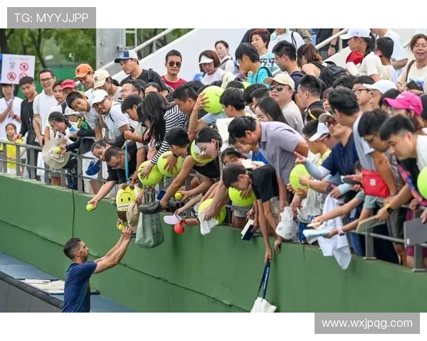 网球大师赛精彩纷呈 新星崛起老将争锋 激烈赛况引发全球关注