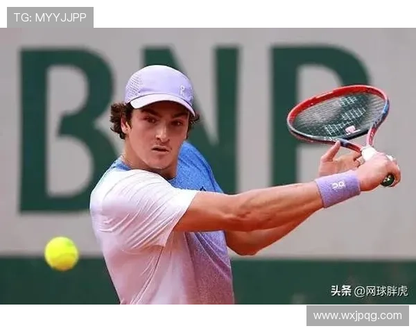 网球赛场风云再起 新星崛起引发全球关注 老将抗衡年轻势力展现顽强斗志