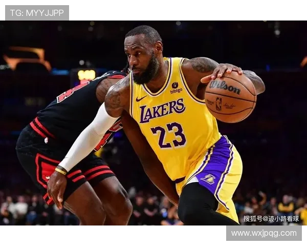 詹姆斯谈湖人新赛季阵容调整 称团队凝聚力将成关键因素